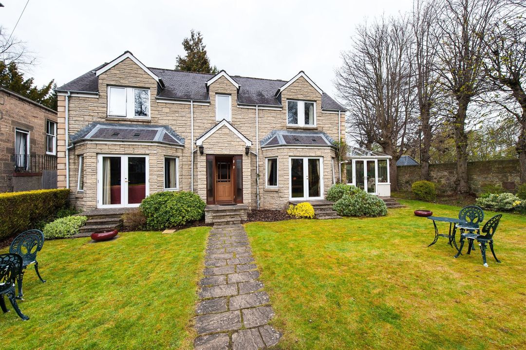 吉爾多南住宿酒店