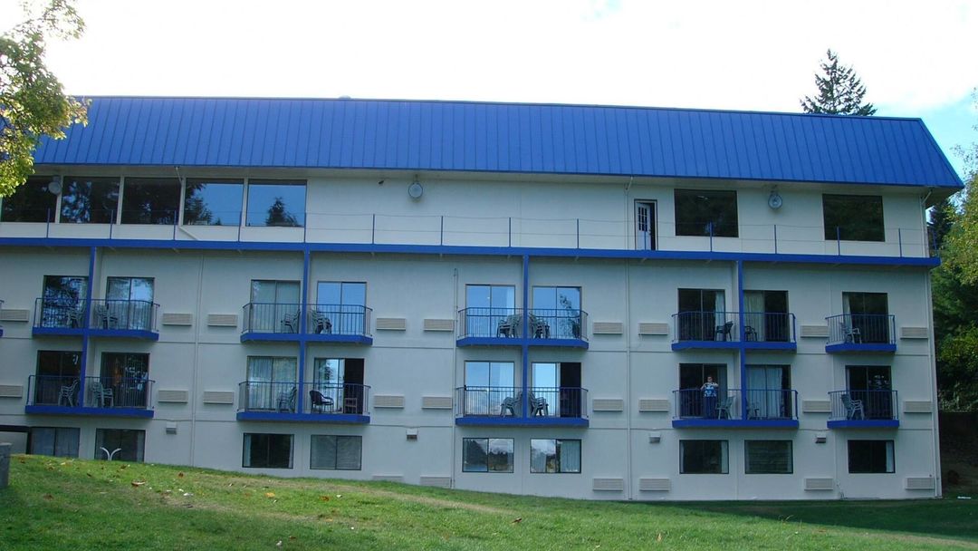 Oyster Bay Inn & Suites