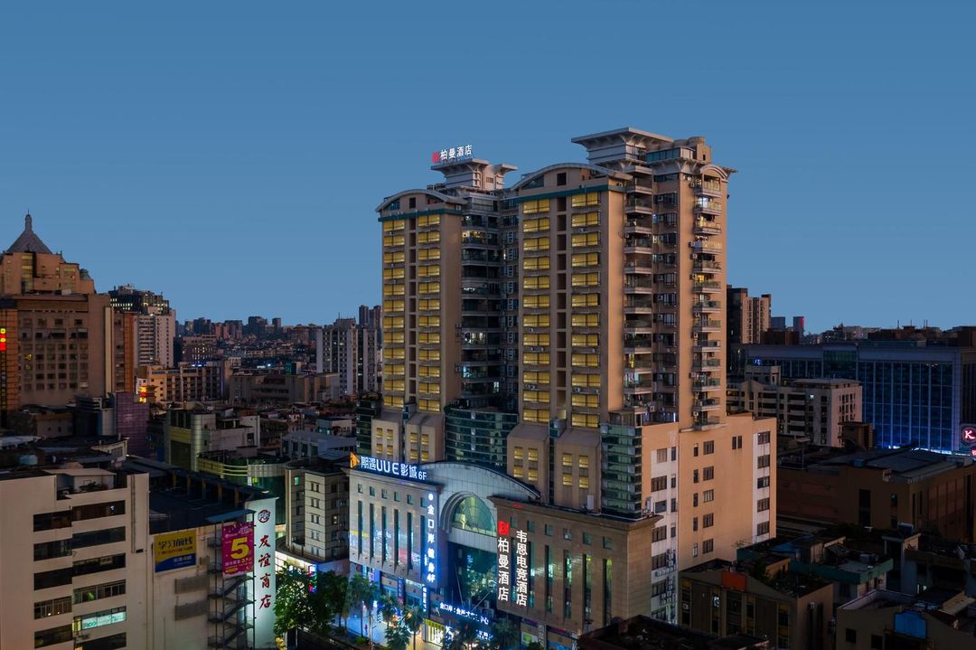 Wayne E-Sports Hotel (Guangzhou Panyu District Shiqiao Subway Station)