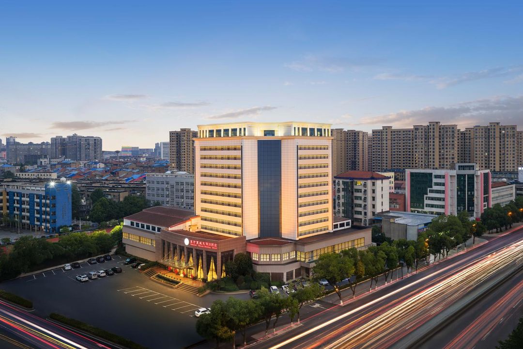 Dongfang Hawaii Holiday Hotel (Xiaogan Sports Center)