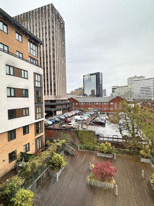 Two-bed Luxury Apartment B12LS by Live Comfortably