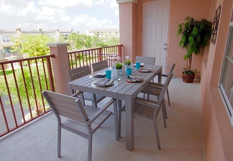 New! Spectacular Vista Cay Penthouse Vision Near All Theme Parks, and Walk to the Convention Center