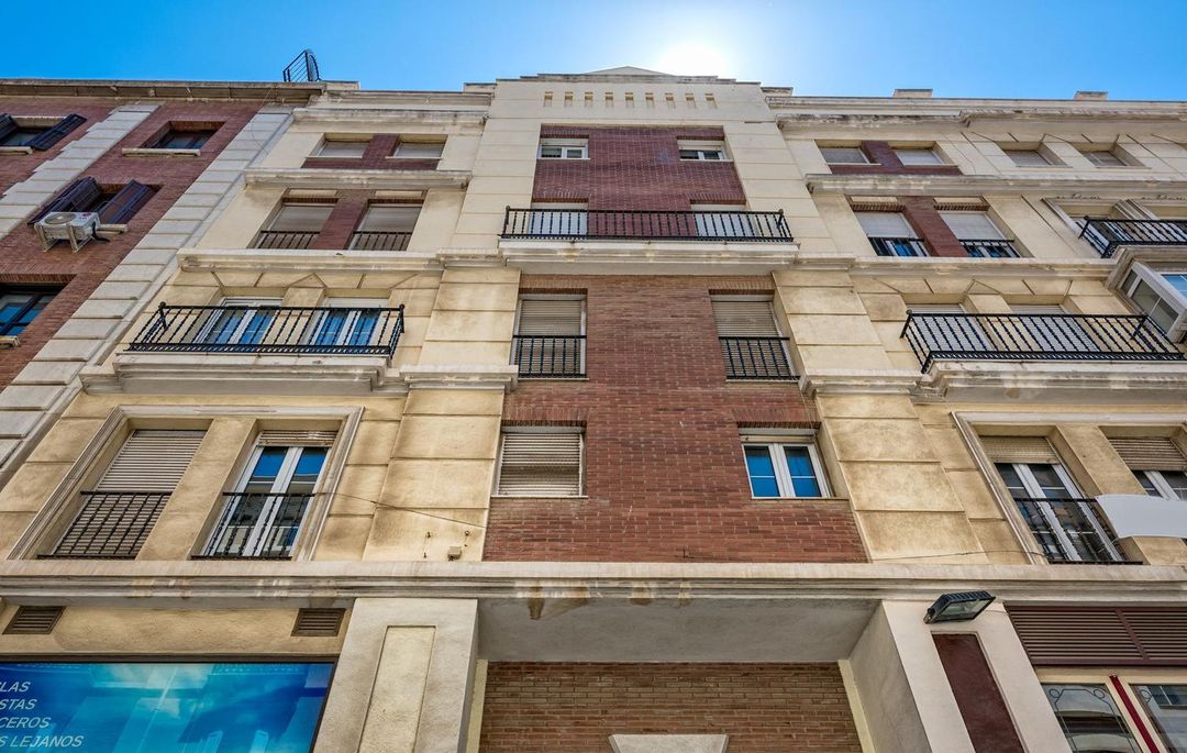 馬丁內斯街 12 號公寓 - 拉里奧斯