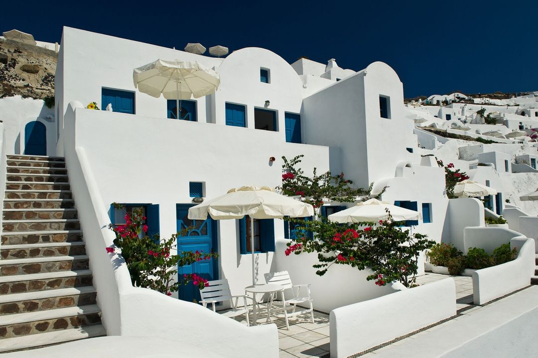 Nikos Villas