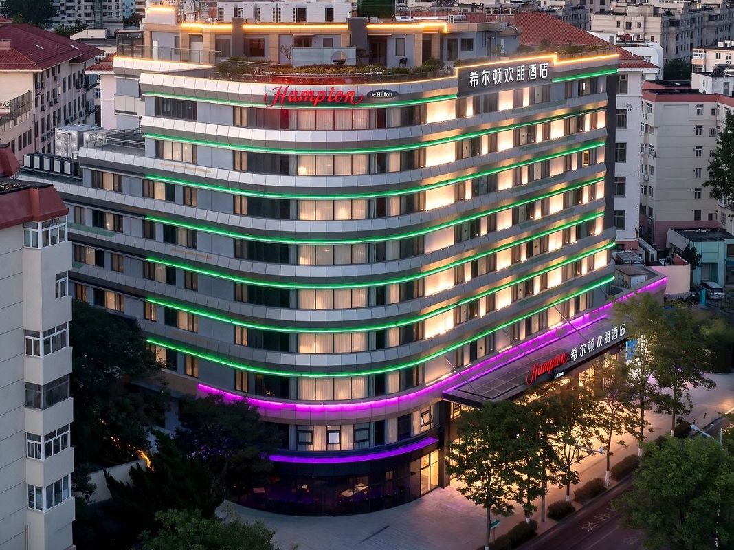 青島五四廣場奧帆中心希爾頓歡朋酒店