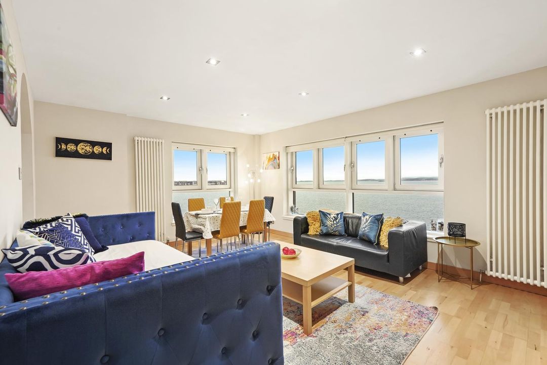 2 Bed Aprtmt- Waterfront, 5 Beds, Parking