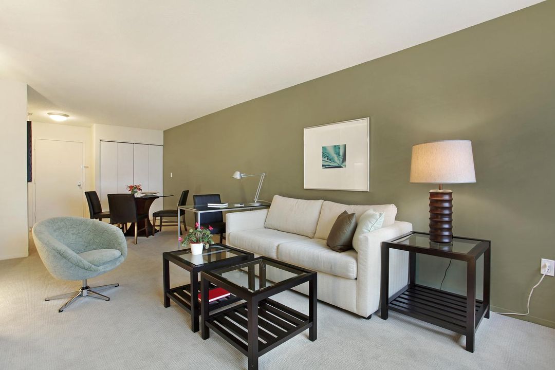 德文郡奧克伍德公寓