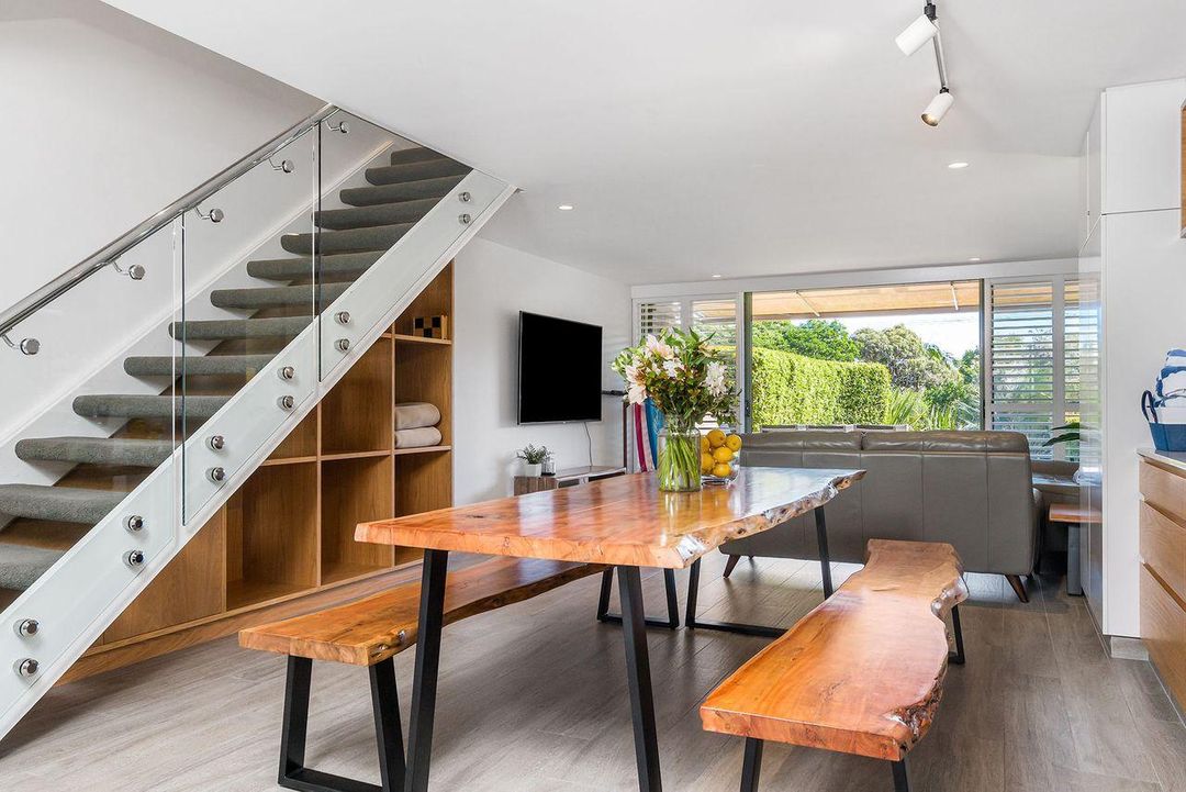 4 James Cook Apartments - Renovated Beachside Pad
