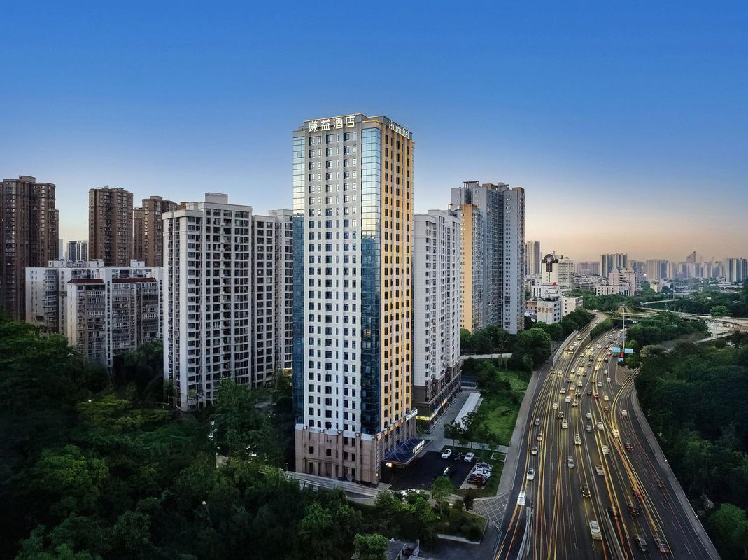 謙益國際酒店(長沙鐵道學院雨花亭地鐵站店)