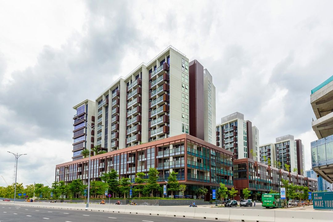 Metropole Luxury Riverside Apartment