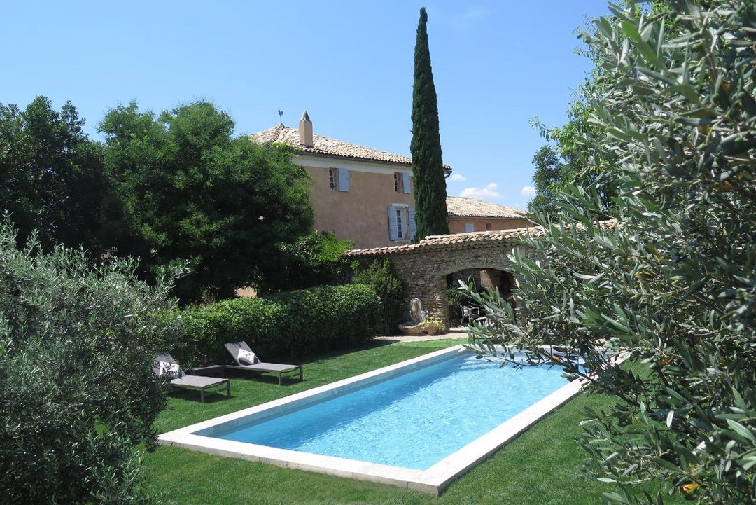 Elegant 18th-Century Bastide in Provence with Panoramic Views and Private Pool