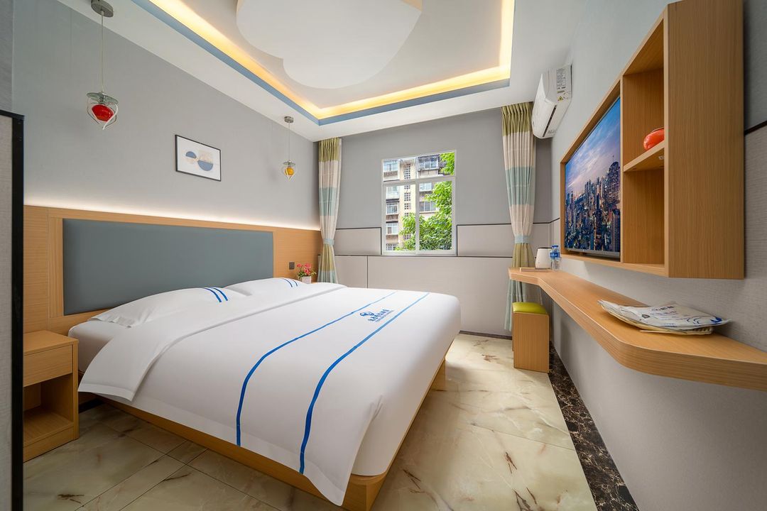 Kunming Yijing Express Hotel (Yuantong Mountain Green Lake)