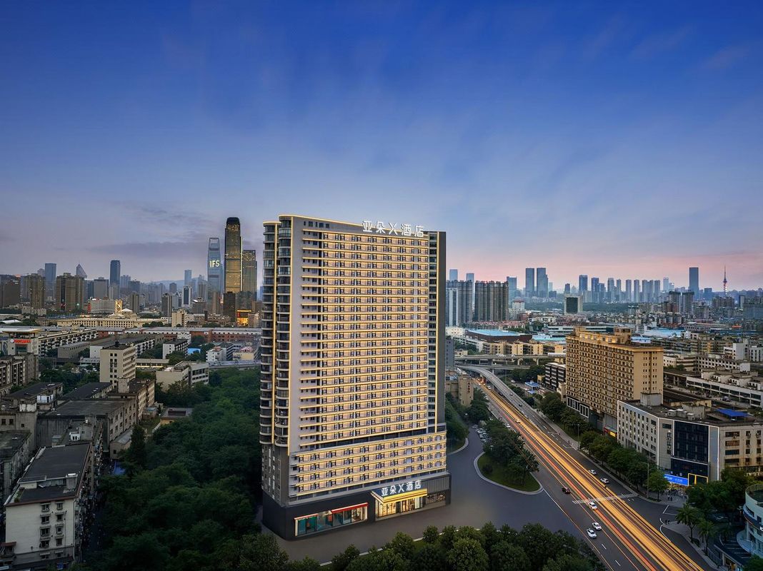 長沙站萬家麗中路亞朵X酒店