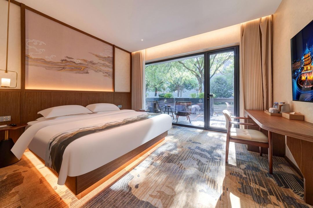 花築·隱世驛常安酒店(西安鐘鼓樓灑金橋地鐵站店)