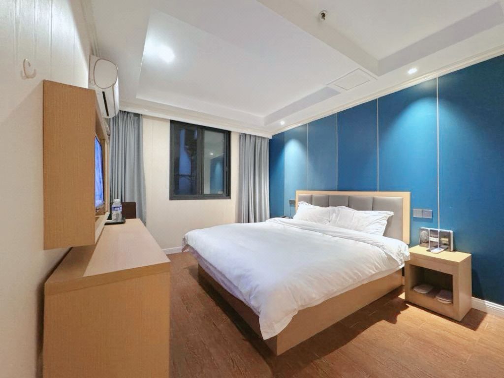 Qingmu Hotel (Nanjing Sanpailou Street Hongqiao Subway Station Branch)
