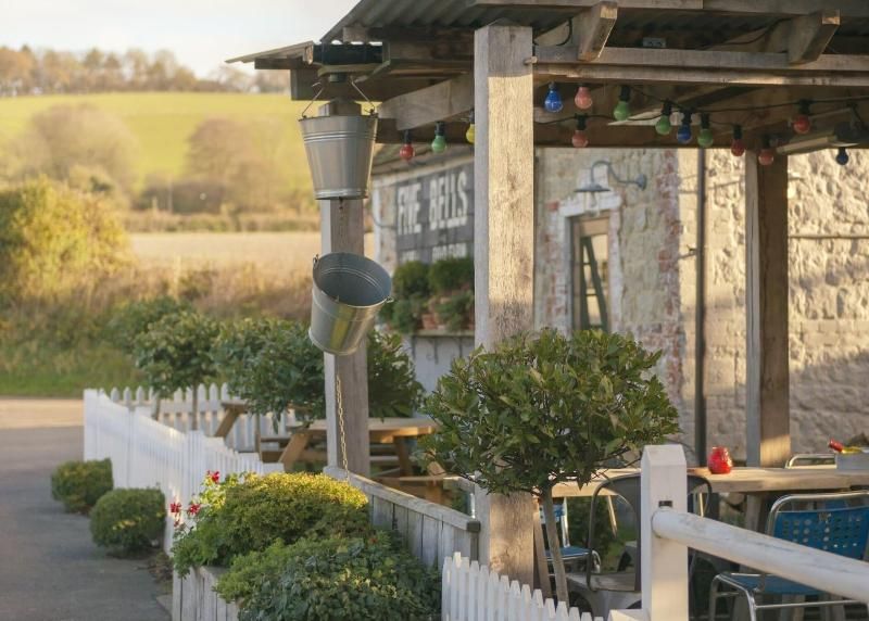 布拉伯恩五鈴旅館