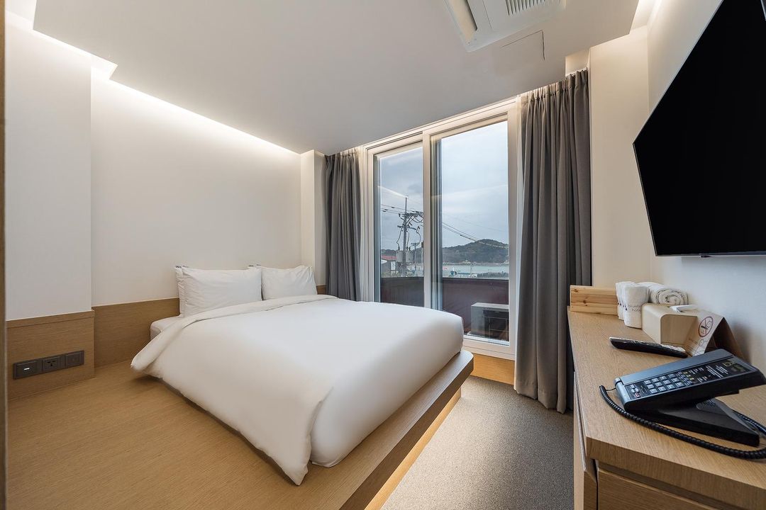 Incheon Bluefrog Hotel