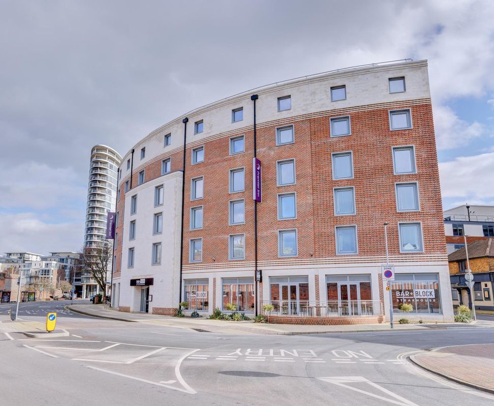 Premier Inn Portsmouth Dockyard