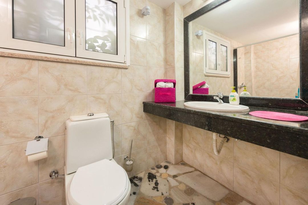 Elefteria Apts & Suites