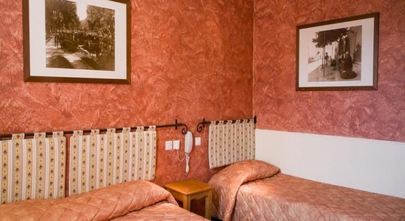 Brit Hotel Acacias
