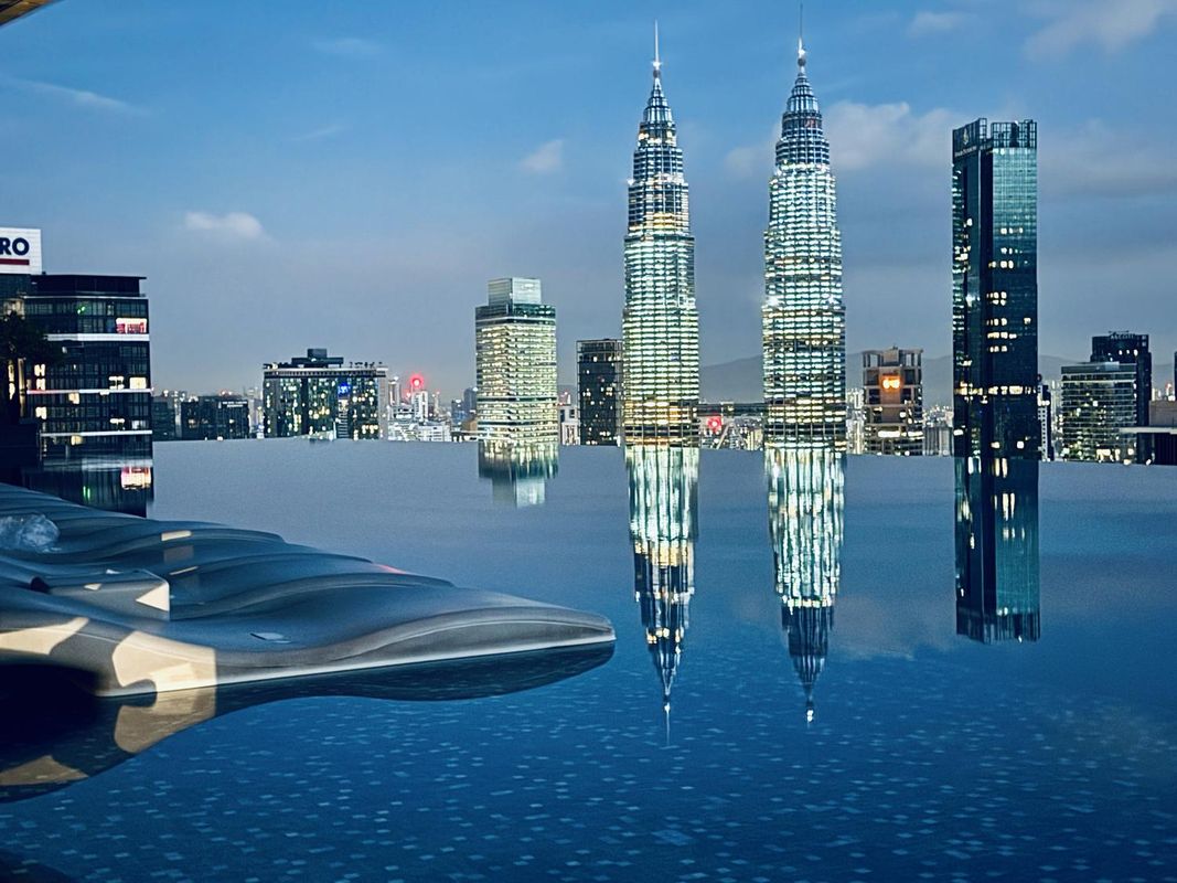 伊頓公寓.拾光系列 | 無邊泳池雙子塔景觀房