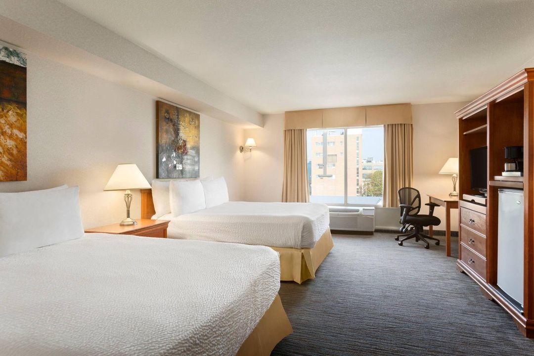 尼亞加拉瀑布旁中心街戴斯套房酒店