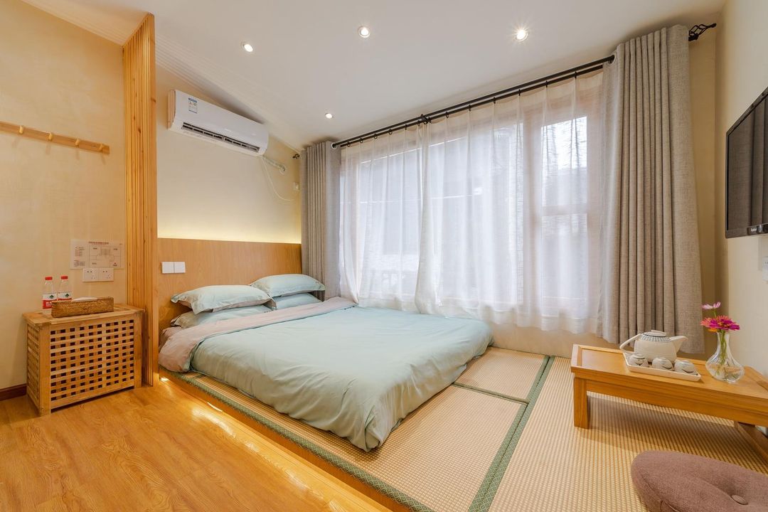 Qianshe Xisu Riverside Inn