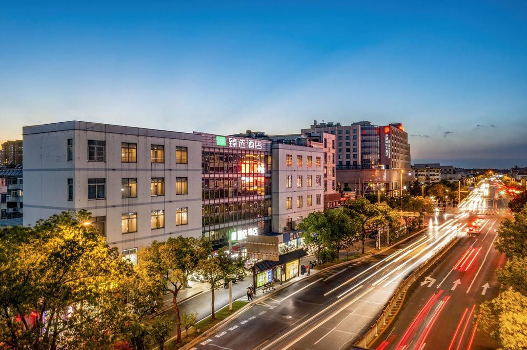 BH Selection Hotel (Yangzhou Slender West Lake Yang Normal University)