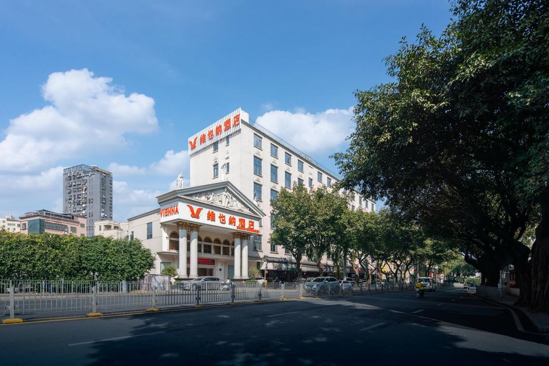 維也納酒店(深圳龍華龍勝地鐵站店)