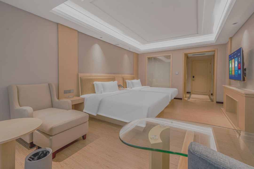 Xinghu Yipin Resort Hotel (Zhaoqing Railway Station)