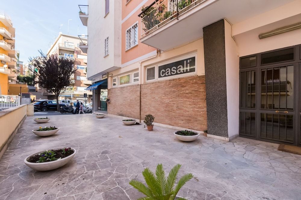 Vatican 96 Degli Ubaldi Studio Steps from Metro and St Peter's