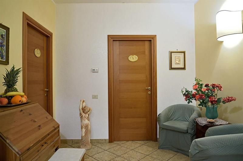 萊卡特羅梅里戈利旅館