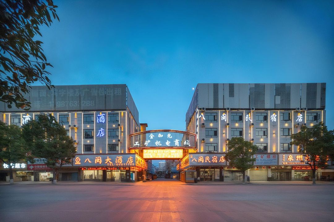 昆明八閩大酒店(曉東村地鐵站店)