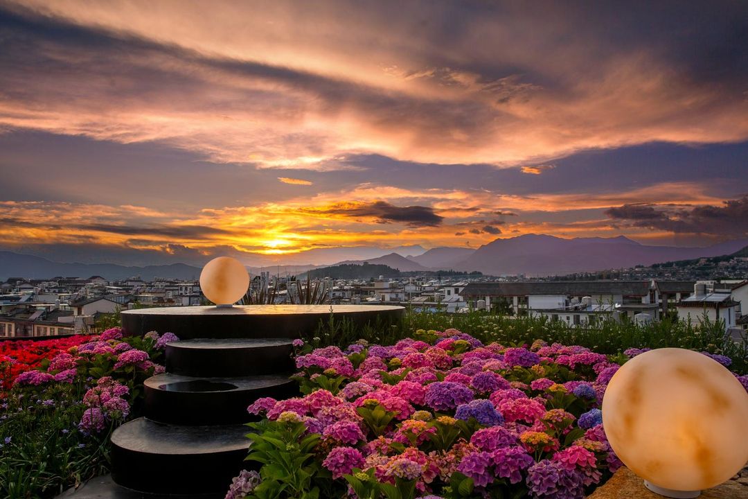 既見山野丨日照金山空中花園雪山觀景隱奢度假酒店(麗江古城店)