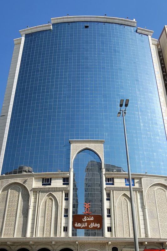 維法克阿爾努扎酒店