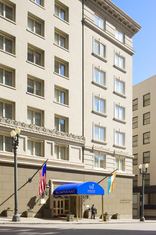 泰姬坎普頓廣場酒店
