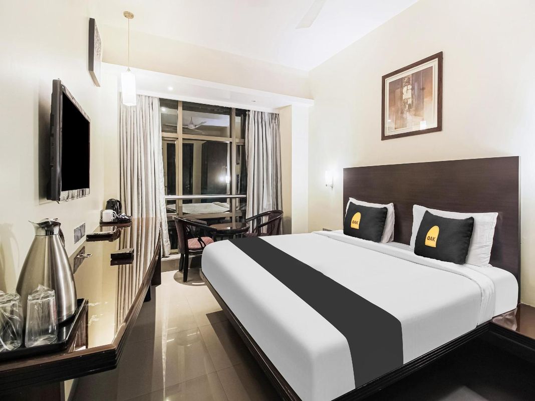 Townhouse Oak Hotel Shubhangan Near Juhu Beach