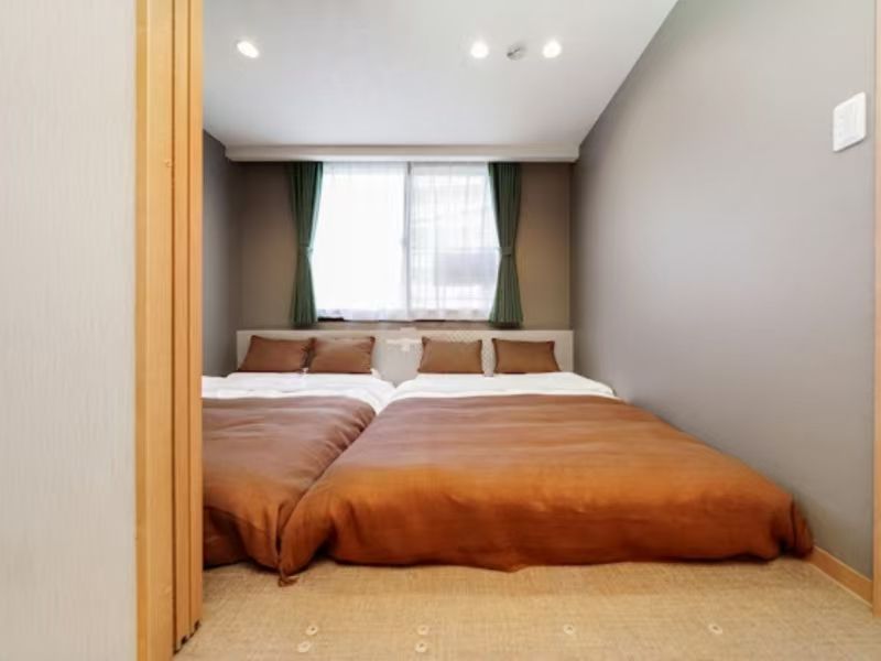 Crepuscule White Hotel