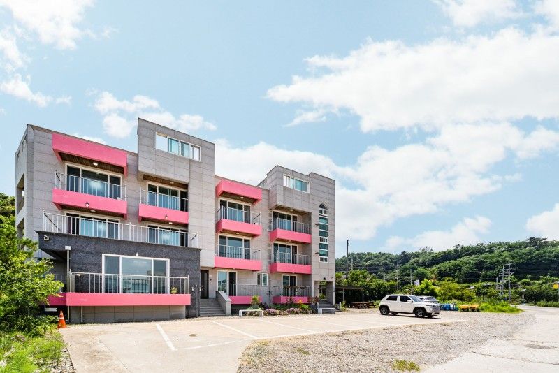 Samcheok Sea Star Pension (Yonghwa Beach)