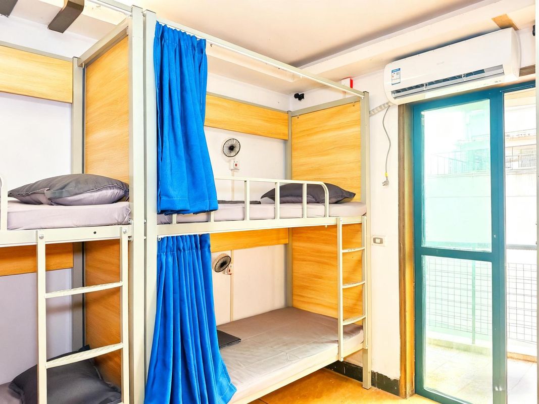 Weed Hostel: Wild Spirit, Home Feeling