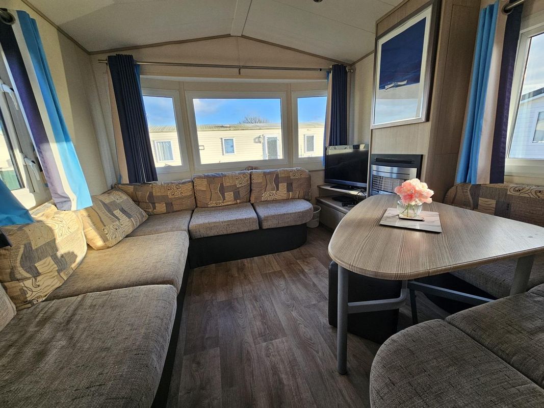 2 Bed Caravan Leanne Centeal Heated