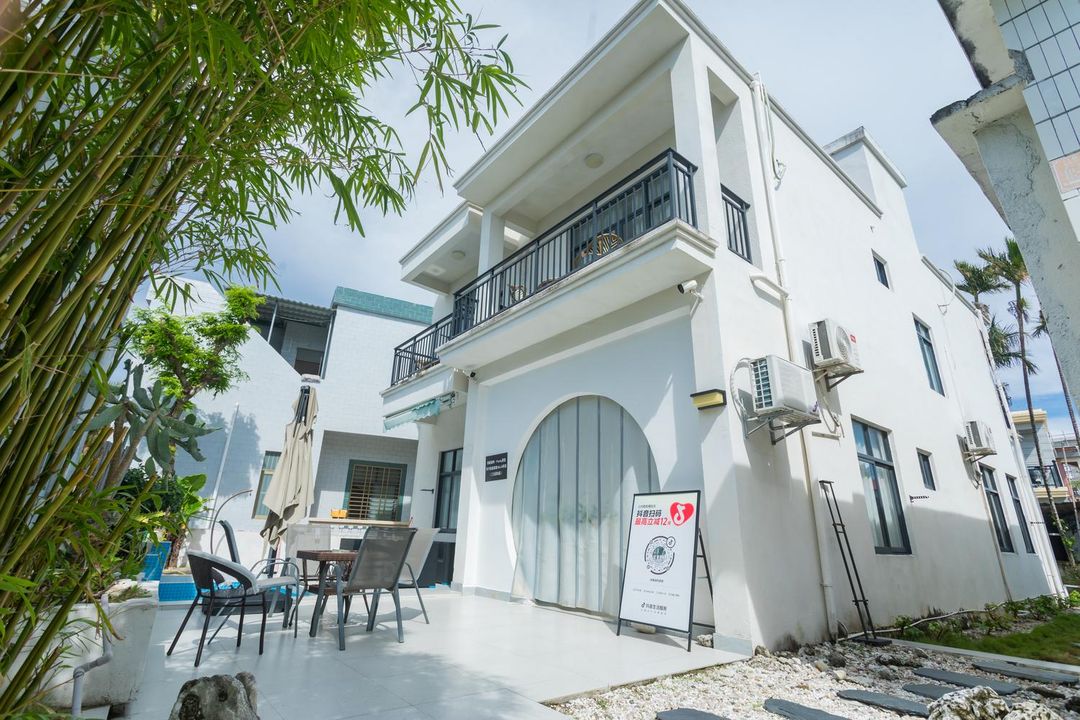 Qionglou Yuyu Homestay (Sanya West Island Branch)