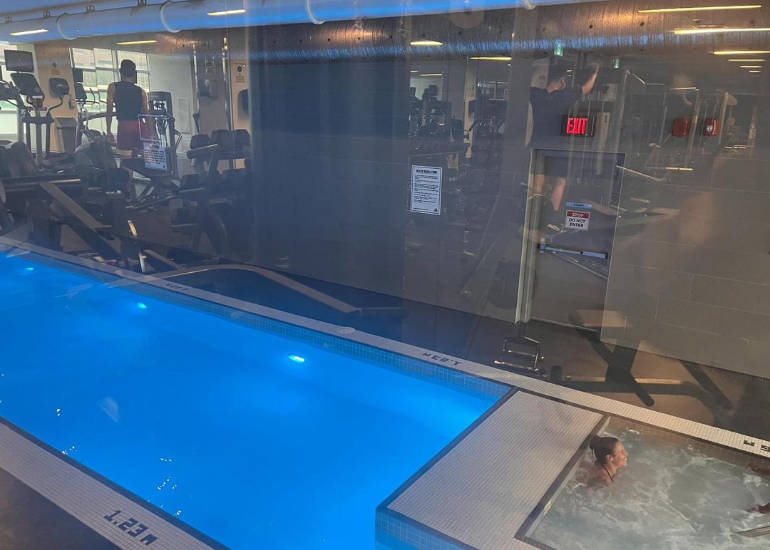 多倫多地標CN旁 1+1 2臥1衛湖邊公寓品絕美日落+無遮擋城市全景