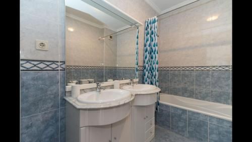 T1 Wifi, Balcony with BBQ, Air Con 8Min Walk from the Marginal of Cabanas