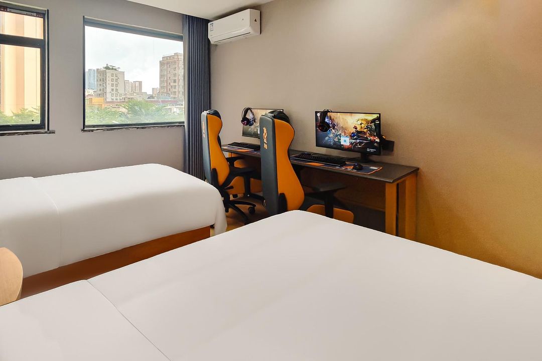 Yaxin E-sports Homestay (Shiyan Star City Shopping Center)