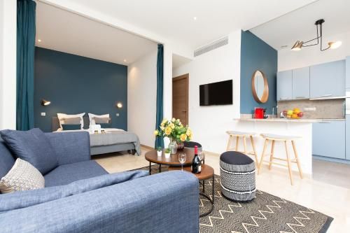 Gray d'Albion YourHostHelper