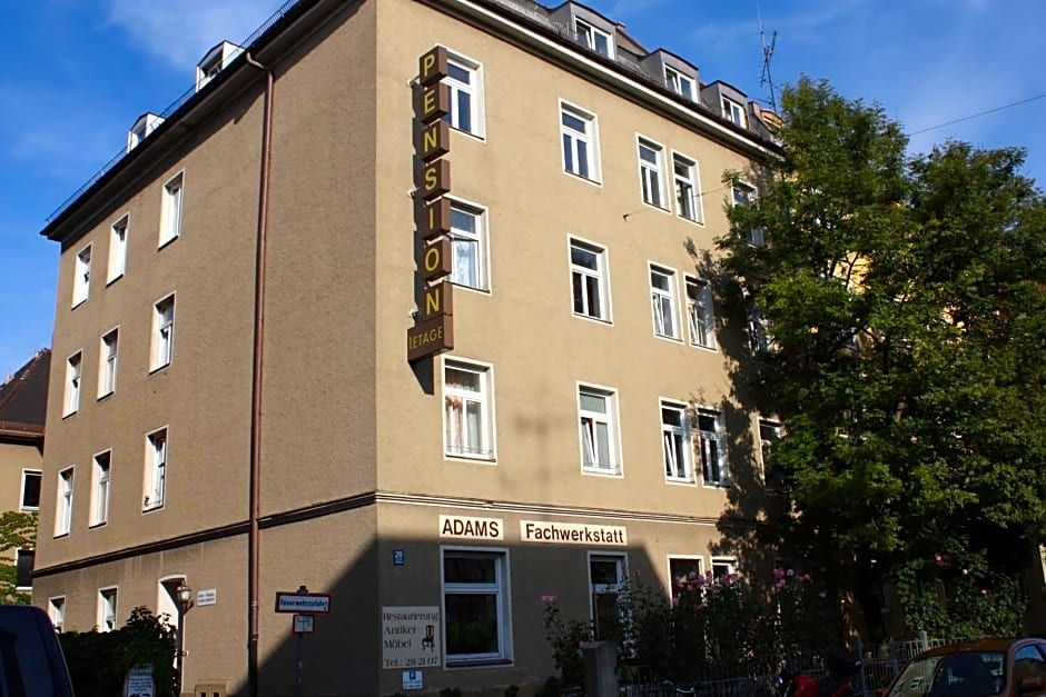 舒美勒爾加騰裴森酒店