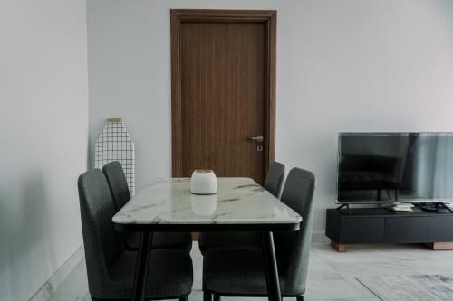 Wonderful and Homey Studio the Smith Alam Sutera Apartment by Travelio