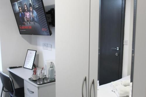 迷你酒店 - 伯明翰市 - 免費早餐