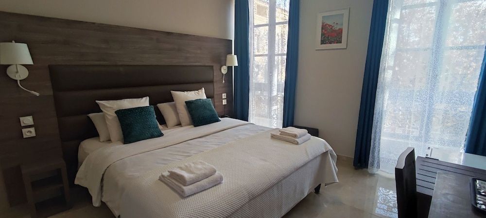Square Hotel